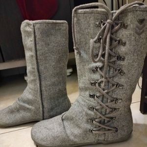 Roxy moccasin style lace up boots size 8.5